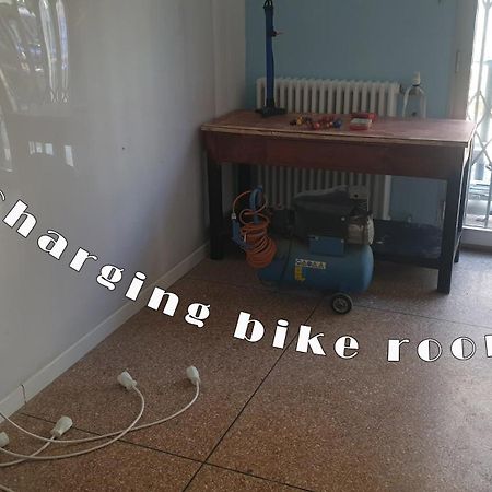 Piccolo Hotel Holiday Center Finale Ligure Buitenkant foto