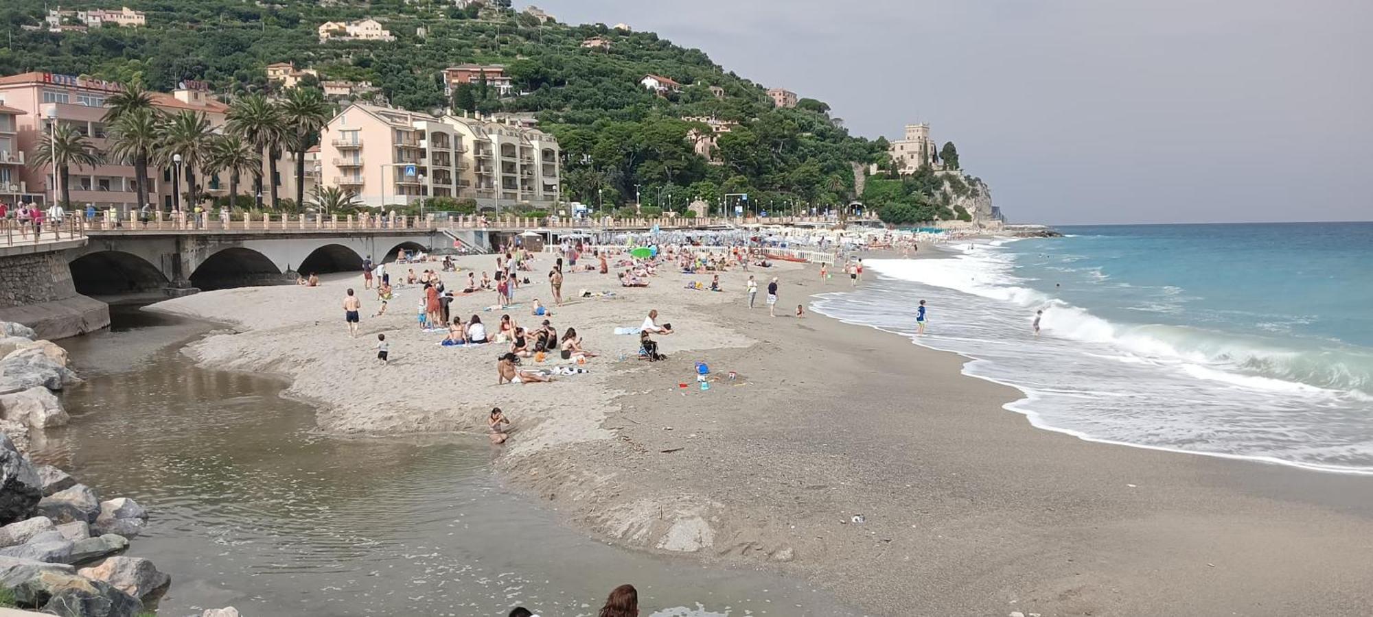 Piccolo Hotel Holiday Center Finale Ligure Buitenkant foto