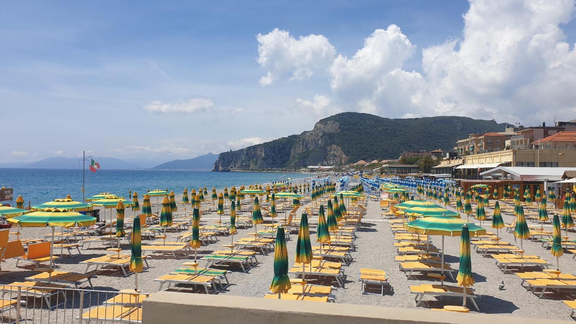Piccolo Hotel Holiday Center Finale Ligure Buitenkant foto