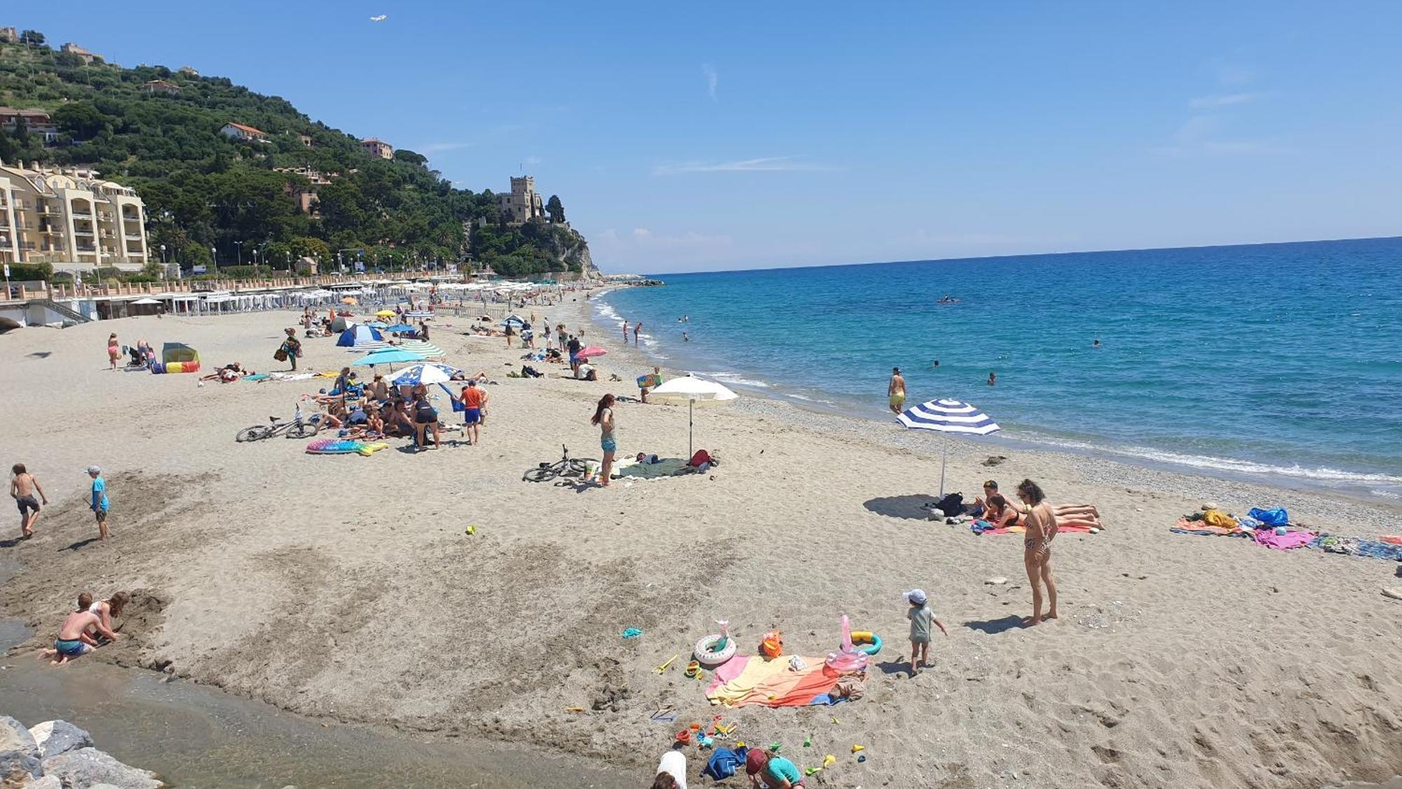 Piccolo Hotel Holiday Center Finale Ligure Buitenkant foto
